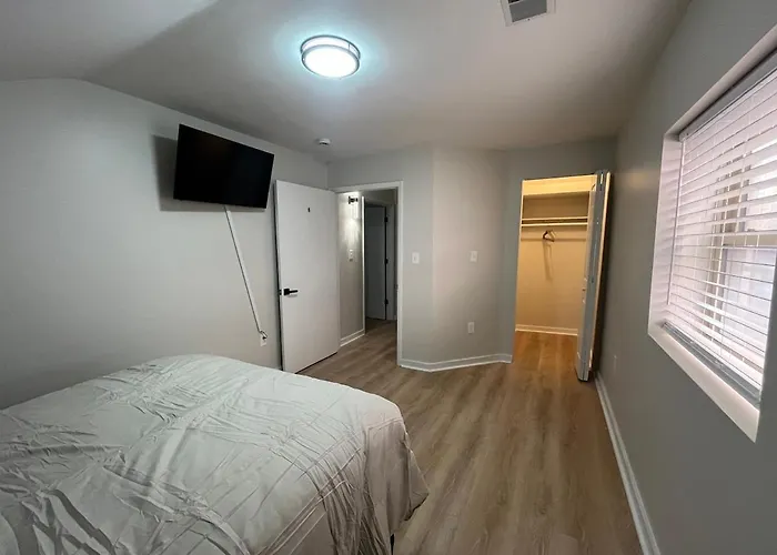 Apartment Sheffield #3 *